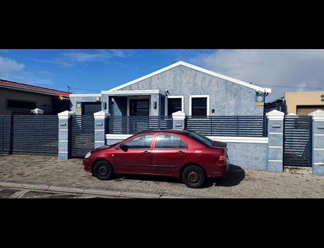 3 BEDROOM HOUSE FOR SALE IN PELIKAN PARK